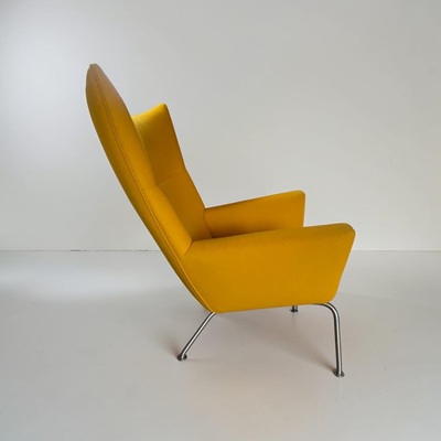 Wegner wing chair CH445
