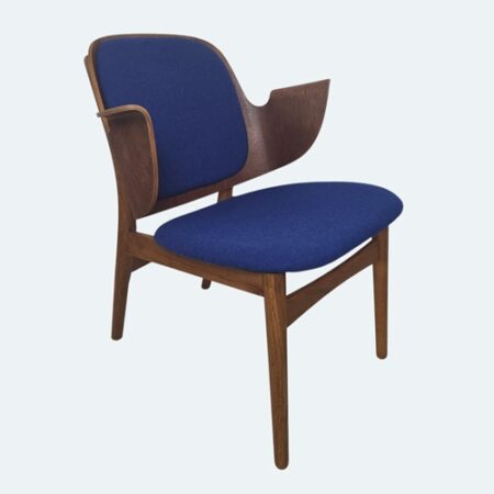 Hans Olsen Model 107 armchair in teak and oak, front view showing the sculptural bent‑wood backrest