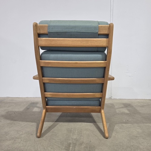 Vintage Danish Modern GE290A chair with tall backrest, integrated head cushion, and beautifully crafted oak frame, reflecting Wegner’s iconic mid‑century design
