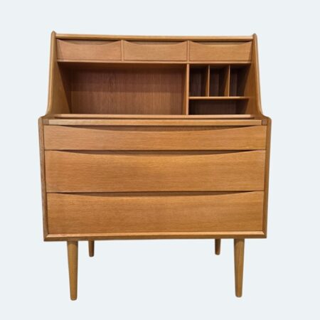 Ølholm dressing table in oak with drawers and mirror