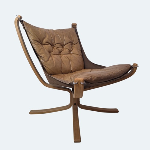 Sigurd Ressel Falcon chair with beech frame and original button‑tufted leather cushions, vintage Norwegian design